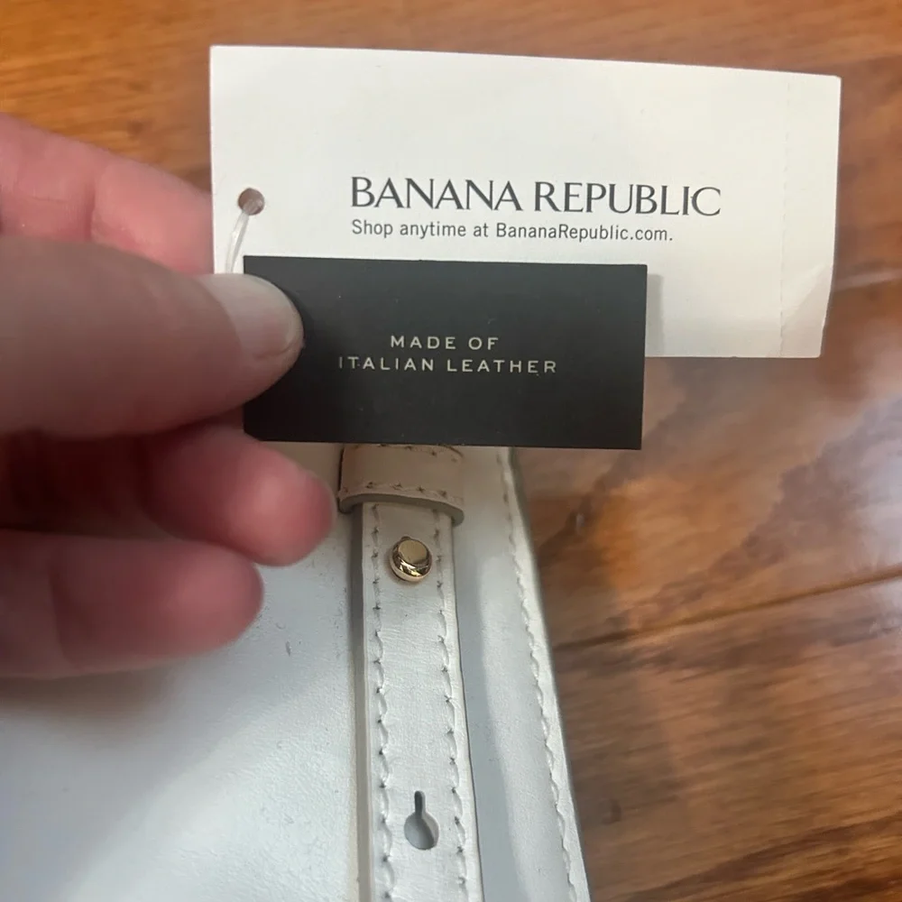 Banana Republic Leather Crossbody Bag - Picture 6 of 6